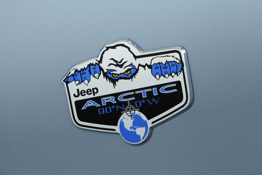  Jeep Wrangler Arctic 2011 года  (фото 6 из 10)